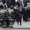 Cảnh sát Pháp làm nhiệm vụ trong cuộc vây ráp tại Saint-Denis ngày 18/11. (Nguồn: THX/TTXVN) 