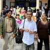 Ông Huỳnh Văn Nén vui vẻ khi Tòa án Nhân dân tỉnh Bình Thuận xin lỗi công khai. (Ảnh: Nguyễn Thanh/TTXVN)