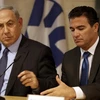 Thủ tướng Israel Benjamin Netanyahu (trái) và ông Yossi Cohen tại một cuộc họp ở Jerusalem. (Nguồn: AFP/TTXVN)