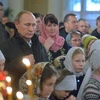 Tổng thống Nga Vladimir Putin tham gia buổi lễ Giáng sinh ở một nhà thờ ở làng Turginovo, vùng Tver. 