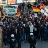 Biểu tình phản đối chính sách về người nhập cư và bạo lực với phụ nữ tại nhà ga Koln, thành phố Cologne ngày 9/1. (Nguồn: AFP/TTXVN) 
