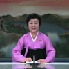 Phát thanh viên đài truyền hình Triều Tiên đọc bản tin thông báo về vụ phóng vệ tinh quan sát Kwangmyong 4 ngày 7/2. 