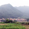 Toàn cảnh các ngôi nhà biệt thự tại khu resort Điền Viên Thôn. (Ảnh: Nguyễn Văn Cảnh/TTXVN) 