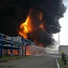 "Cột lửa địa ngục" xuất hiện trong vụ nổ nhà máy hóa dầu