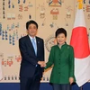 Tổng thống Hàn Quốc Park Geun Hye và Thủ tướng Nhật Bản Shinzo Abe (trái). (Nguồn: japantimes.co.jp)