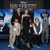 Cả gia đình đến xem 'Maleficent.' (Nguồn: Dailymail)