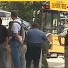 Nhân viên an ninh điều tra tại hiện trường sau vụ xả súng ở trường tiểu học Townville, phía tây bang Nam Carolina (Mỹ). (Nguồn: AFP/TTXVN)