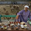 Saleh Abdul Fadlallah, một thương nhân bán lạc đà ở Cairo (Ai Cập). Ông phải ăn 3.200 calo một ngày. (Nguồn: brightside)