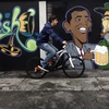 Bức tranh graffiti vẽ Tổng thống Mỹ Barack Obama (trái) và lãnh tụ Cuba Fidel Castro bên ngoài một nhà hàng ở Mexico City. (Nguồn: RT)