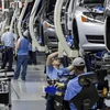 Công nhân làm việc tại nhà máy của Volkswagen ở Chattanooga, Mỹ ngày 12/6/2013. (Nguồn: AP/TTXVN) 