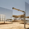 Pin năng lượng thuộc công trình tháp Ashalim trên sa mạc Negev, Israel. (Nguồn: AFP/TTXVN) 
