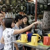 Cổng chợ gốm Bát Tràng hỗn loạn vì tin đóng cửa bất ngờ