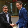 Bộ trưởng Tài chính Hy Lạp Euclid Tsakalotos (trái) và Chủ tịch nhóm Eurogroup Jeroen Dijsselbloem (phải. (Nguồn: AFP/TTXVN) 