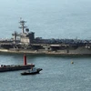 Tàu sân bay USS Carl Vinson tới cảng Busan Hàn Quốc ngày 15/3. (Nguồn: YONHAP/TTXVN) 