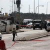 Lực lượng an ninh Israel làm nhiệm vụt tại hiện trường vụ tấn công ở giao lộ Tapuah, Nablus, Bờ Tây. (Nguồn: AFP/TTXVN)