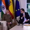 Thủ tướng Tây Ban Nha Mariano Rajoy (phải) đã hội đàm với Thủ tướng Ấn Độ Narendra Modi (trái) tại Dinh Moncloa ở thủ đô Madrid. (Nguồn: EPA/TTXVN)