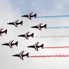  Các máy bay của Pháp trình diễn phần mở màn của sự kiện 'Paris Air show'. (Nguồn: businessinsider)