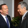 Thủ tướng Singapore Lý Hiển Long và người đồng cấp Australia Tony Abbott. (Nguồn: theaustralian.com.au)