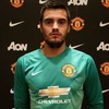 Manchester United đã chính thức công bố sự xuất hiện của tân binh thứ 5 là thủ thành Sergio Romero. (manutd.com)