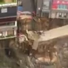 1 tòa nhà lớn bị "nuốt chửng" xuống một hố sâu tại tỉnh Quảng Đông, ở Đông Quan, Trung Quốc.