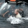 Tổng thống Nga Vladimir Putin lặn xuống biển đen khám phá xác tàu đắm. (Nguồn: rt)
