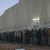 Toàn cảnh một buổi sáng tại khu vực rào chắn dài 700km của chính phủ Israel. (Nguồn: vosizneias)