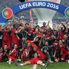 Các cầu thủ Bồ Đào Nha ăn mừng chức vô địch Euro 2016. (Nguồn: France24)