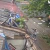Giông lớn kèm gió to đã thổi bay mái của hai ngôi nhà thuộc tổ 1, phường Bằng Liệt, Hoàng Mai. (Ảnh: Sơn Bách/Vietnam+)