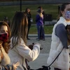 Người dân đeo khẩu trang phòng lây nhiễm COVID-19 tại Washington, D.C., Mỹ, ngày 12/12/2020. (Nguồn: THX/TTXVN)