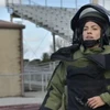 Nữ binh sỹ Kaitlyn Hernandez đã lập kỷ lục Guiness tại “Cuộc thi Chạy bộ trong bộ đồ xử lý bom mìn” của EOD.(Nguồn: Yahoo News)