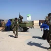 Binh sỹ Chính phủ Somalia tuần tra trên đường phố Mogadishu. (Ảnh: AFP/TTXVN)