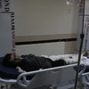 Một học sinh bị thương trong vụ đánh bom điều trị tại bệnh viện ở Kabul, Afghanistan, ngày 8/5/2021. (Ảnh: THX/TTXVN)