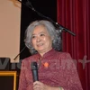 Bà Trần Tố Nga trong một buổi nói chuyện tại Paris về các di chứng của chất độc da cam. (Ảnh: Bích Hà/Vietnam+) 