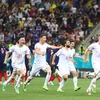 Niềm vui chiến thắng của các tuyển thủ Thụy Sĩ trong trận đấu trước tuyển Pháp ở vòng 16 đội, chung kết EURO 2020 tại Bucharest, Romania ngày 28/6/2021. (Ảnh: AFP/TTXVN)