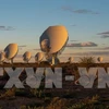Các thiết bị tầm soát sóng âm thanh của MeerKAT - Tổ hợp kính thiên văn và thiết bị tầm soát sóng âm thanh vũ trụ do Nam Phi xây dựng và ra mắt tháng 7/2018. (Ảnh: TTXVN phát)