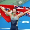 Vận động viên Flora Duffy của Bermuda giành chiến thắng ở nội dung ba môn phối hợp nữ, Olympic Tokyo 2020, tại Odaiba, Nhật Bản, ngày 27/7/2021. (Ảnh: Kyodo/ TTXVN)