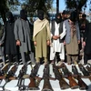 Các tay súng được cho là thành viên Taliban bị bắt giữ tại Afghanistan. (Ảnh: AFP/ TTXVN)