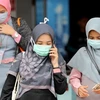 Người dân Indonesia đeo khẩu trang phòng chống dịch COVID-19. (Nguồn: EPA-EFE) 