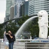 Người dân đeo khẩu trang phòng dịch COVID-19 tại Singapore. (Ảnh: THX/TTXVN)
