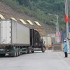 Xe xuất khẩu nông sản sang Trung Quốc. (Ảnh: Quang Duy/TTXVN) 