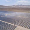 Tấm năng lượng mặt trời tại một nhà máy điện ở Mojave, California, Mỹ, ngày 18/6/2021. (Ảnh: AFP/ TTXVN)