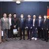 Chủ tịch Quốc hội Vương Đình Huệ chụp ảnh chung với các đại biểu. (Ảnh: Doãn Tấn/TTXVN)