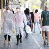 Người dân đeo khẩu trang phòng lây nhiễm COVID-19 tại Sao Paulo, Brazil. (Nguồn: THX/TTXVN) 