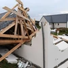 Một ngôi nhà bị phá hủy hoàn toàn trong cơn bão Aurore tại Plozevet, miền tây nước Pháp. (Ảnh: AFP)