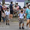 Người dân đeo khẩu trang phòng dịch COVID-19 tại Singapore. (Ảnh: AFP/TTXVN) 
