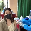 Tiêm vaccine ngừa COVID-19 cho người dân phường Trần Phú, thành phố Quy Nhơn (Bình Định. (Ảnh: Nguyên Linh/TTXVN)