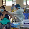 Tiêm vaccine phòng COVID-19 cho người dân Bà Rịa-Vũng Tàu. (Ảnh: TTXVN phát) 