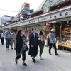 Người dân đeo khẩu trang phòng dịch COVID-19 tại Tokyo, Nhật Bản. (Ảnh: Kyodo/TTXVN) 