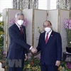 Chủ tịch nước Nguyễn Xuân Phúc gặp Thủ tướng Singapore Lý Hiển Long. (Ảnh: Thống Nhất/TTXVN)