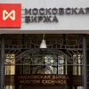 Sàn giao dịch chứng khoán Moskva của Nga khôi phục hoạt động giao dịch. (Ảnh: Bloomberg) 
